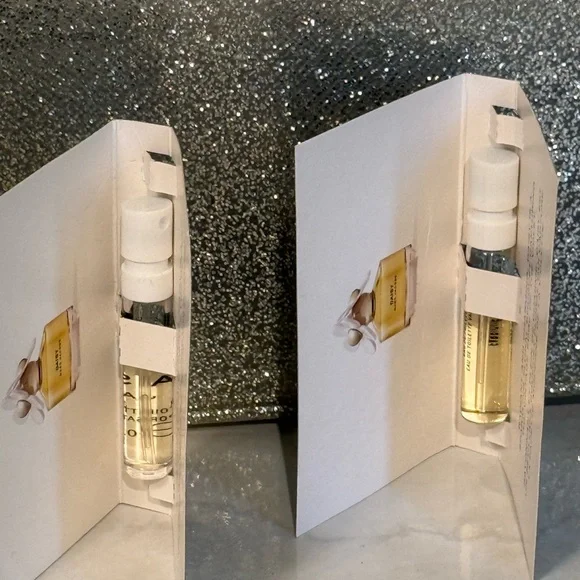 5 for $25 item ๐บ Marc Jacobs Daisy Samples x2 - Picture 4 of 4